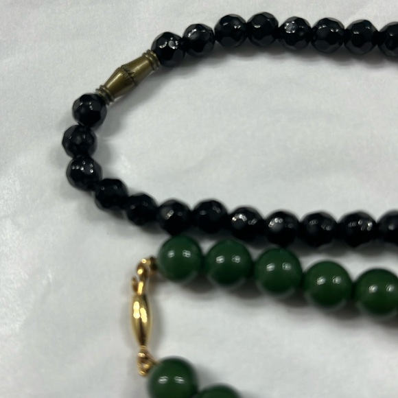 My Green Period:Two Well-Balanced Strands of Vintage Beads - Picture 8 of 12